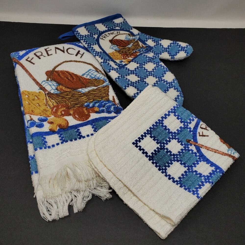 B&D 3 Pc Kitchen NEW Ensemble of French Kitchen themed kitchen Towels and Mitt